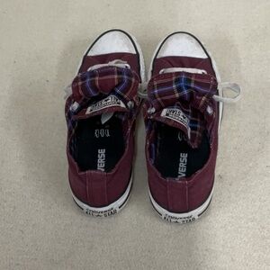 EUC woman’s Burgandy colored converse sneakers